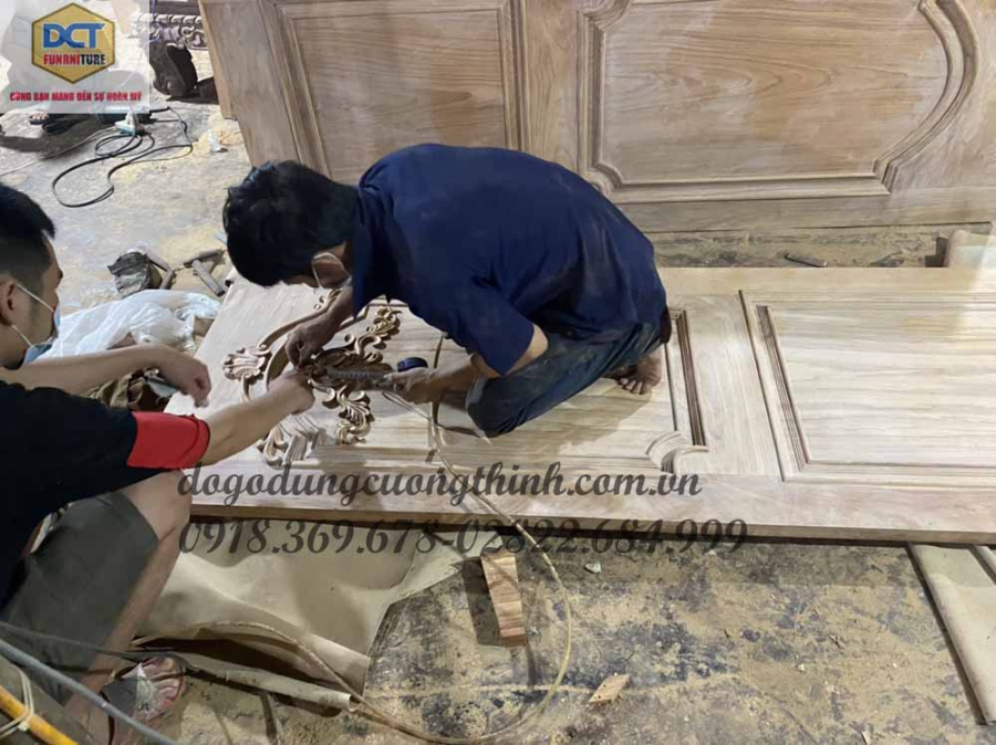thi công cửa gỗ, cửa phòng tại xưởng